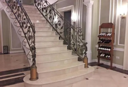 Lobby & Reception