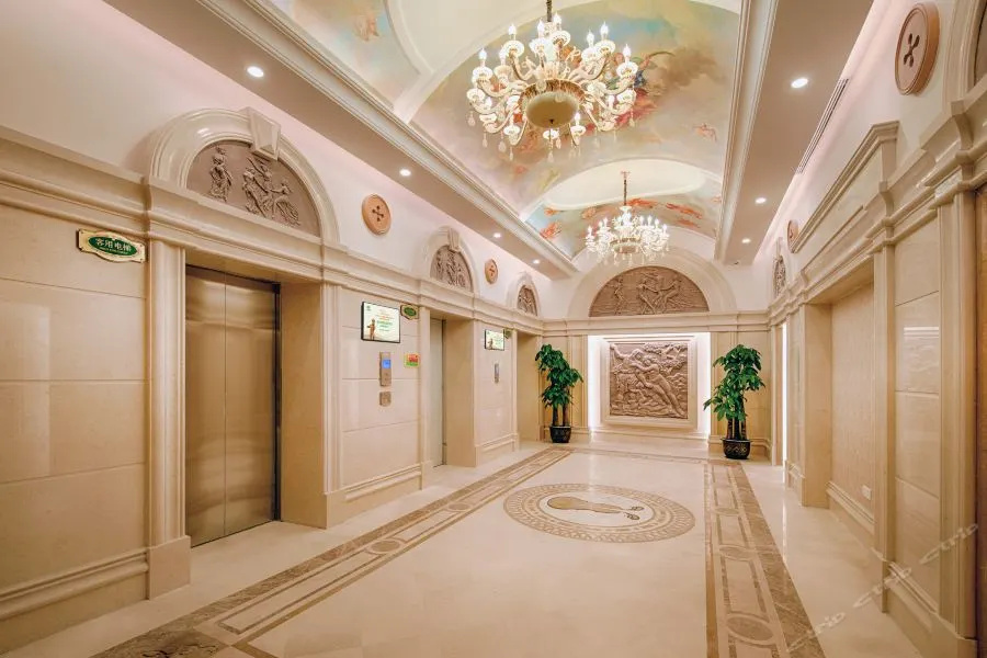 Lobby & Reception