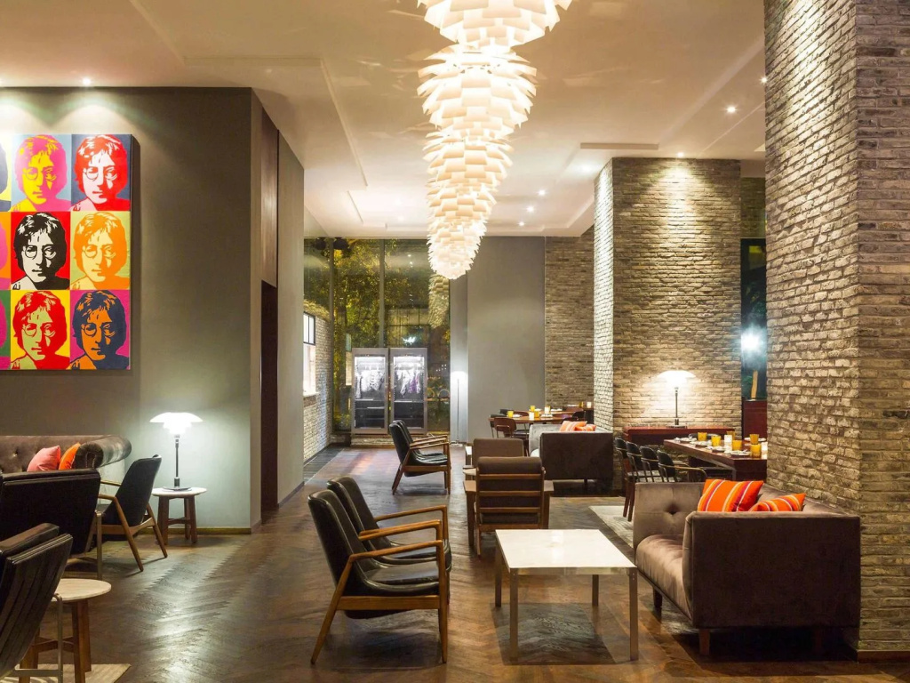 Lobby & Reception