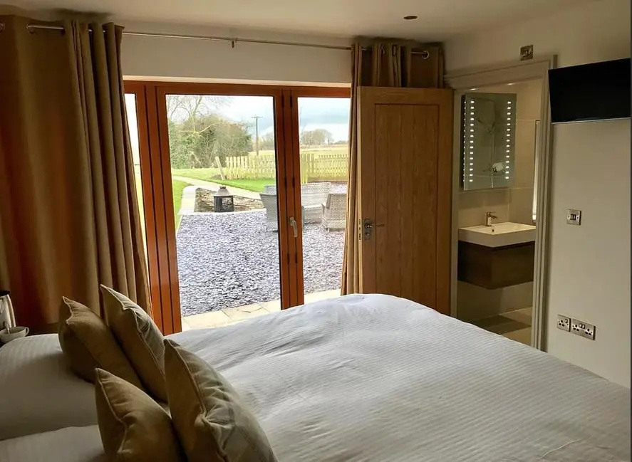 Superior Double room with garden view (full double bed)