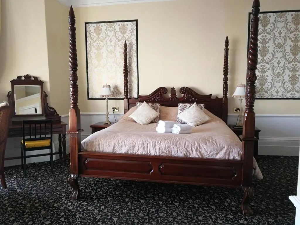 Superior Double room with balcony and with sea view (full double bed)