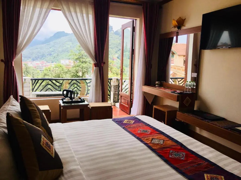 Suite with city view