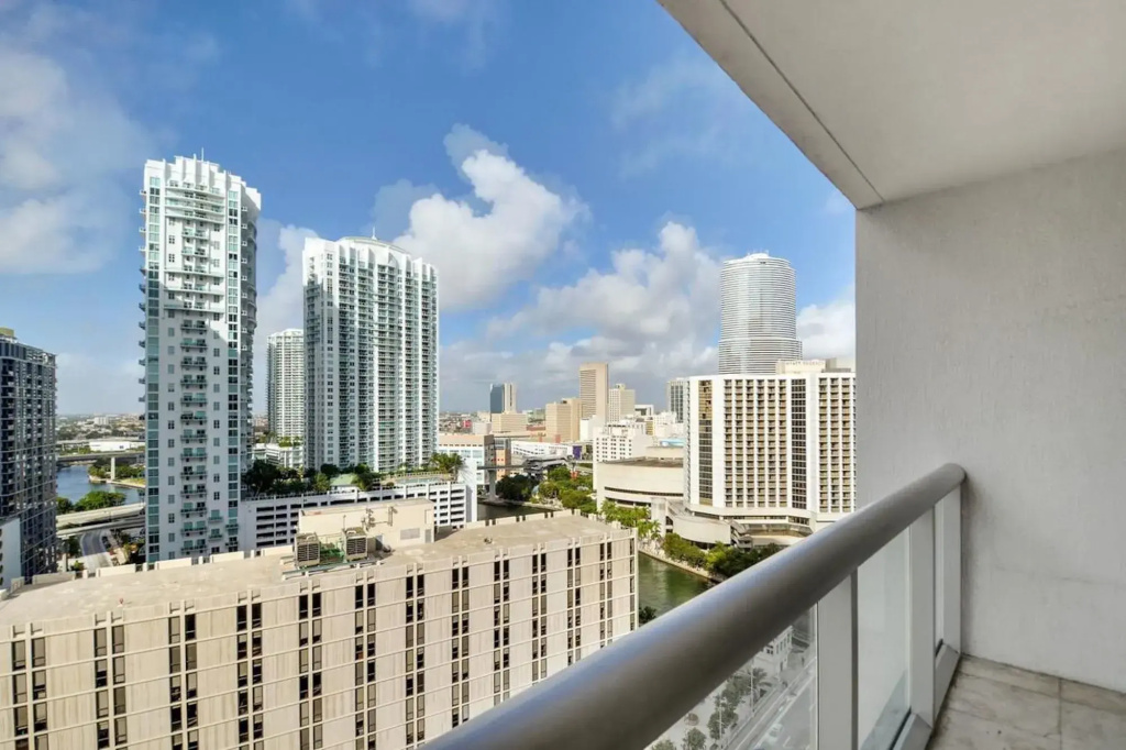Posh Studio in Brickell by Sonder