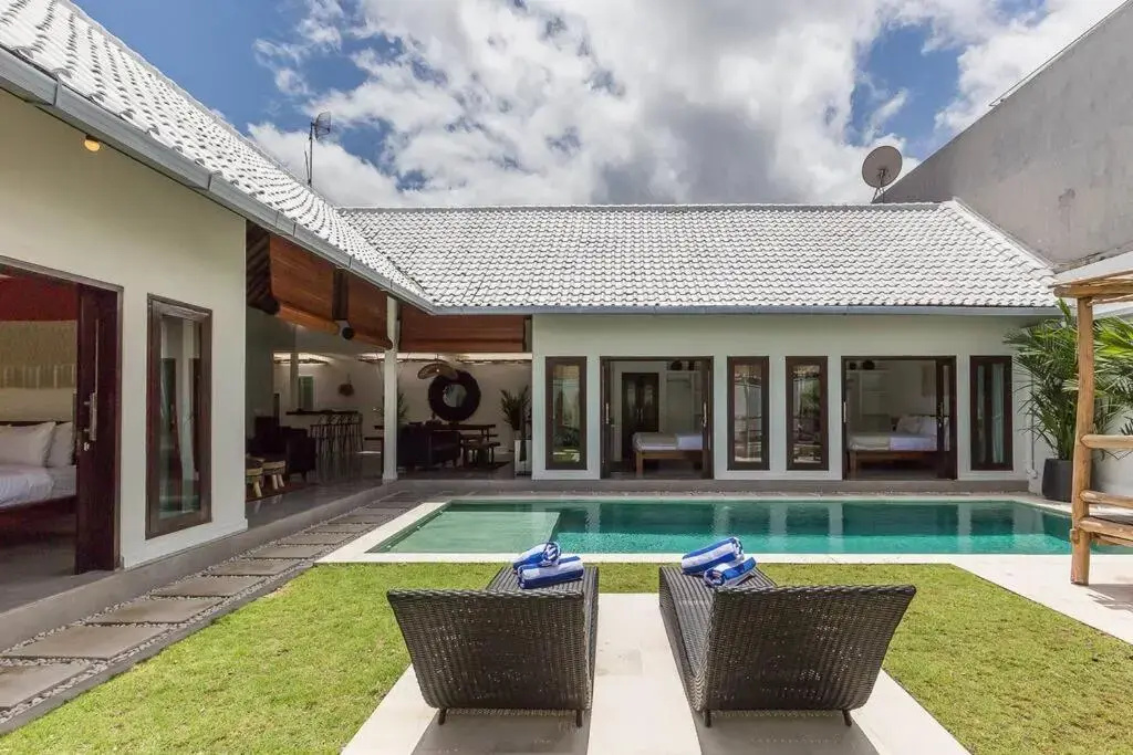 Oberoi new 4 bedr villa 5min walk from eat street&Beach