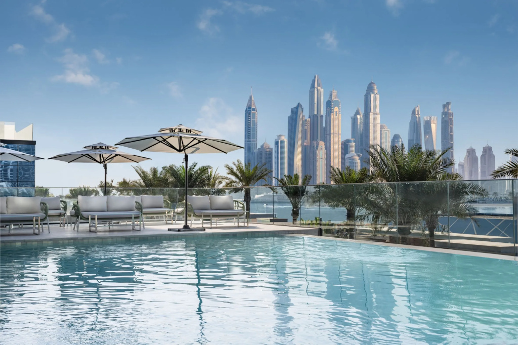 Radisson Beach Resort Palm Jumeirah — Main photo in Dubai