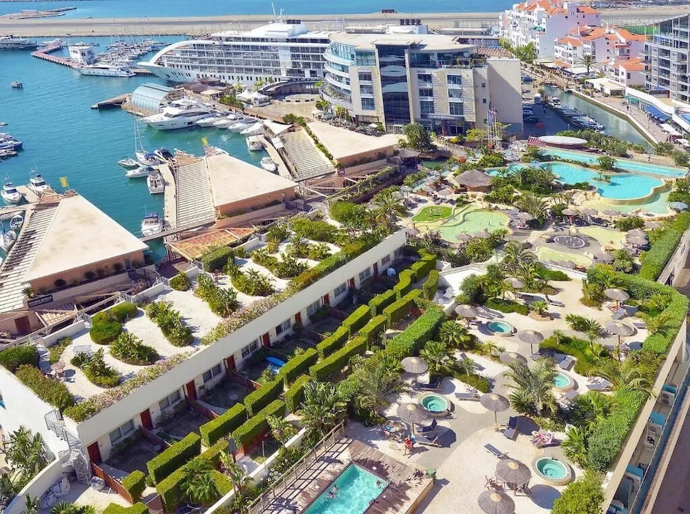Britain in the Sun at Luxurious Ocean Village