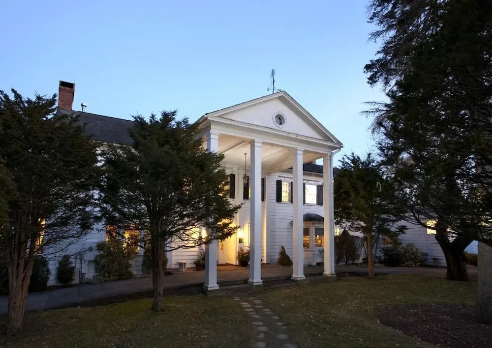 Applegate Inn