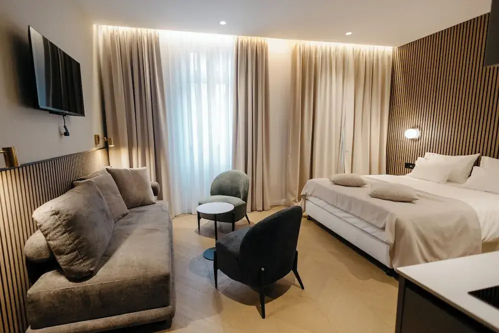Deluxe Double room with city view (twin beds)