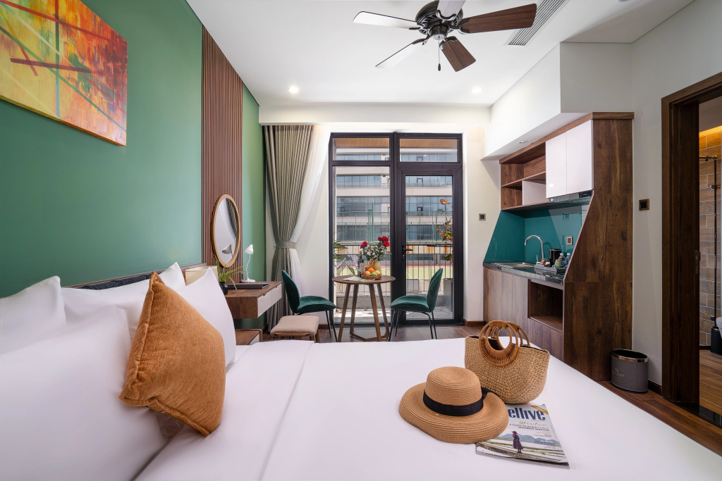 Double Studio with balcony and with partial ocean view (full double bed)