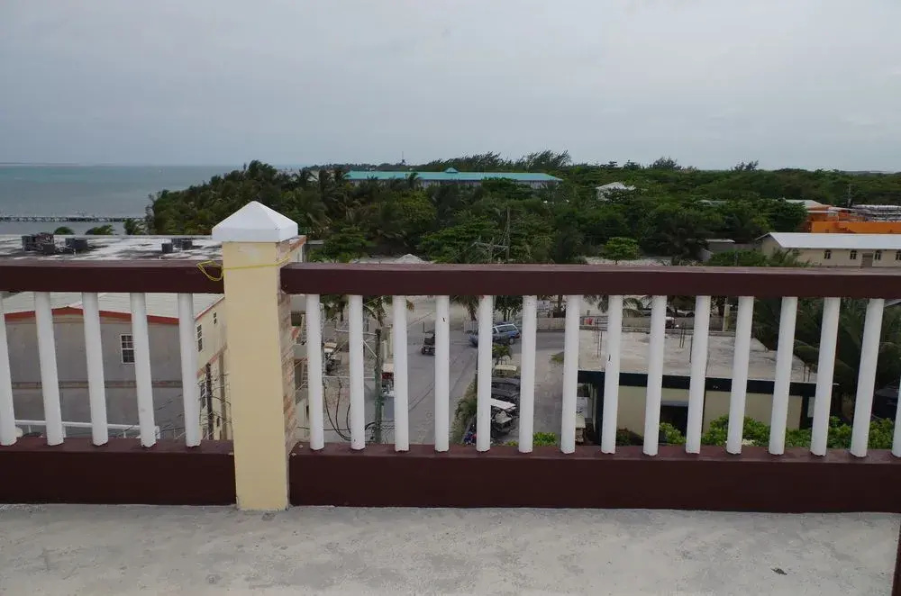 Tropicana Condominiums - Général