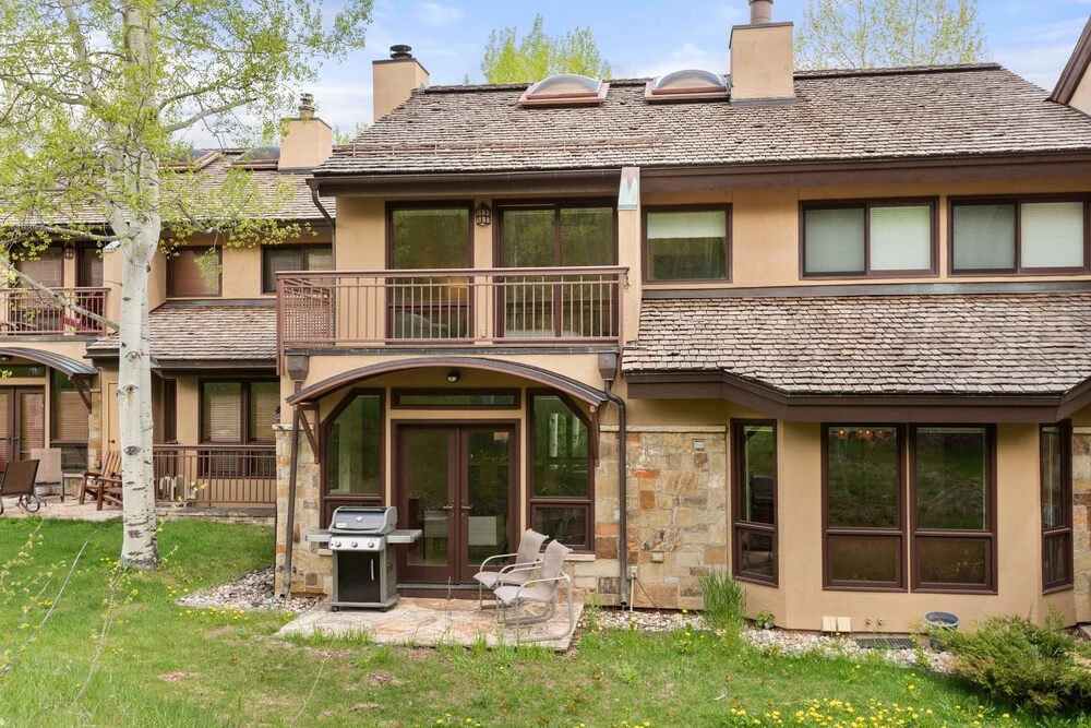 Luxurious Townhome With Fanny Hill And Ski Access by The Woodrun V Townhouses by RedAwning