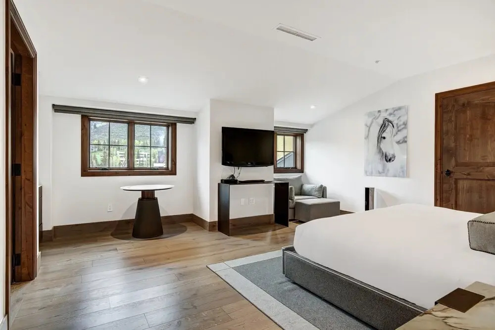 Vail Village Private 4 BR Residence w Full Kitchen by RedAwning