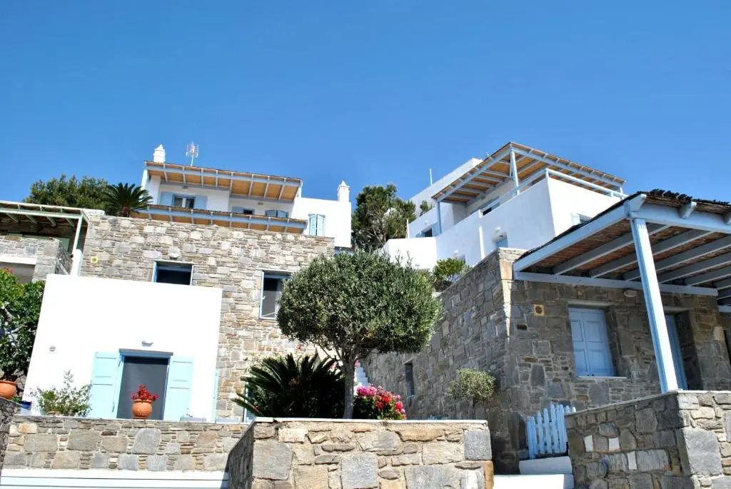 2 Bedrooms Villa