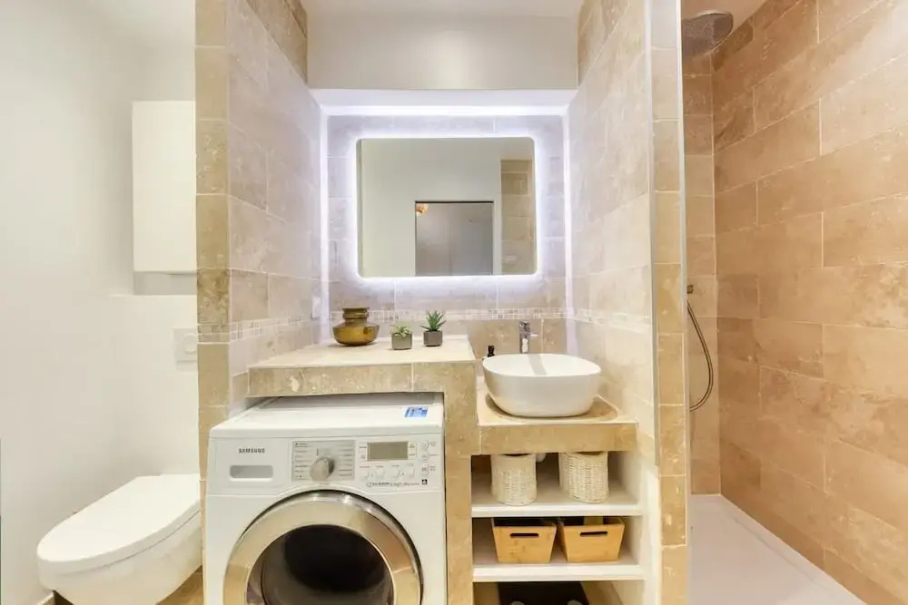 Afficher la photo 8 — Charming Central Apartment With Balcony and City View
