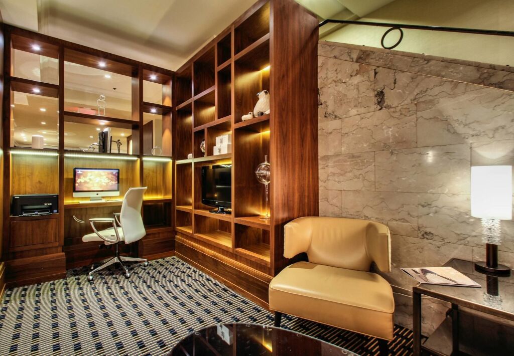 Renaissance Des Moines Savery Hotel by null