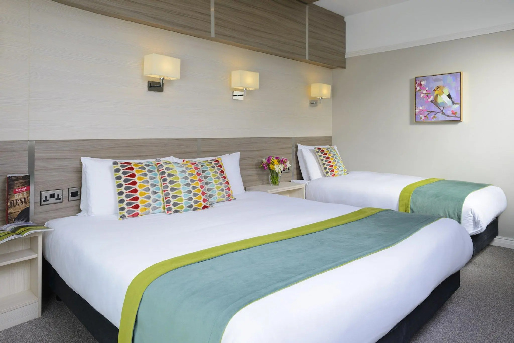 Standard Triple room