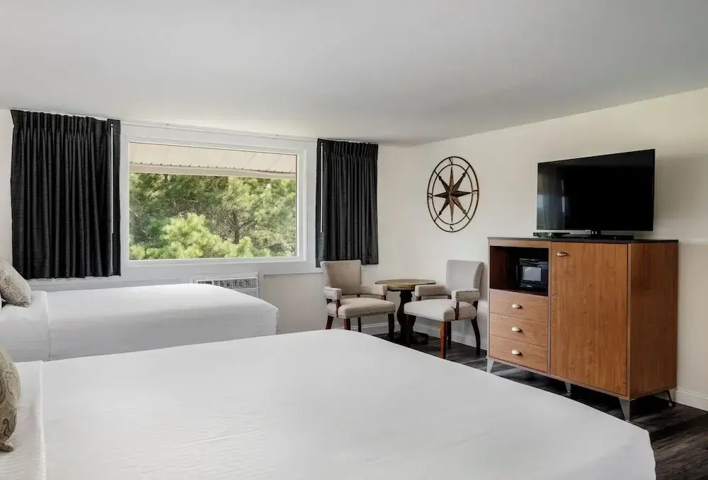 Standard Quadruple room with park view