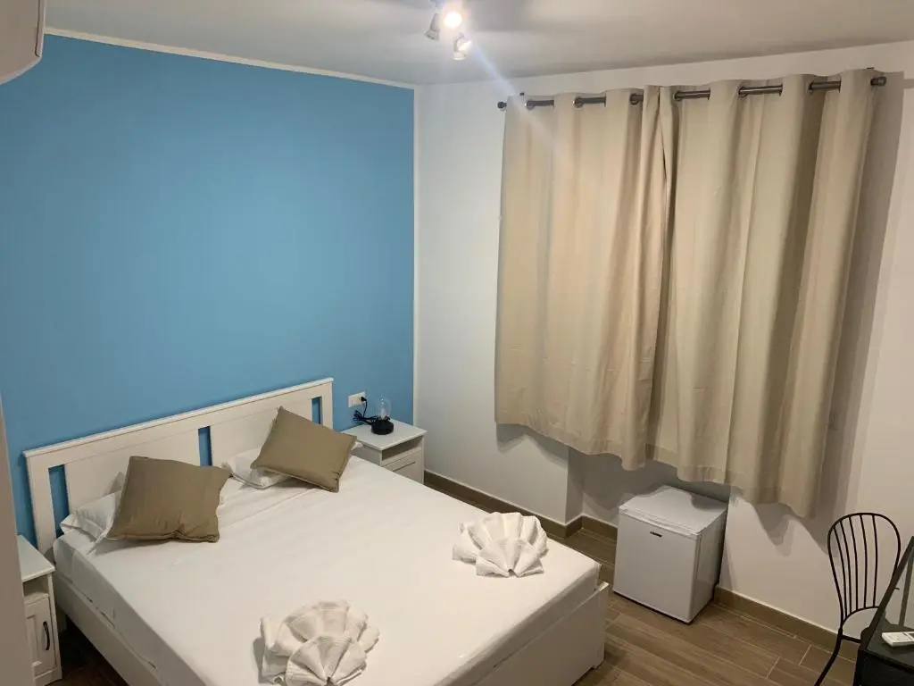 Deluxe Double room (full double bed)