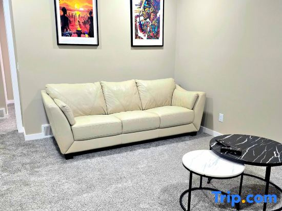 Private, Cozy, Luxury, Spacious One Bedroom Suite