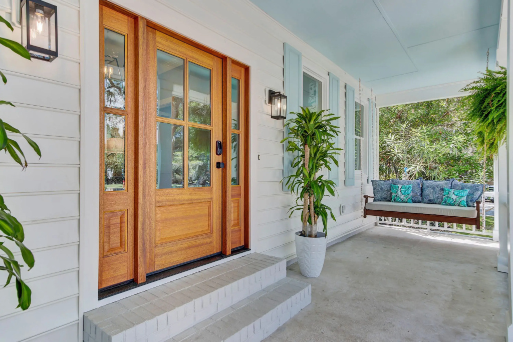 Southern Oasis by Avantstay 0.5mi Walk to the Beach, Pool, Patio, Large Yard
