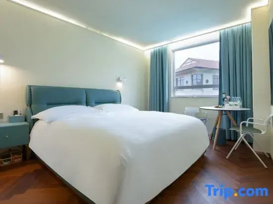 Standard Double room with view (full double bed)