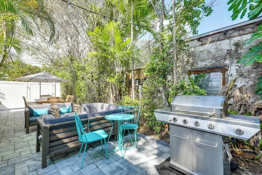 1 Mi to Las Olas Eats! Modern Apt w/ Shared Patio