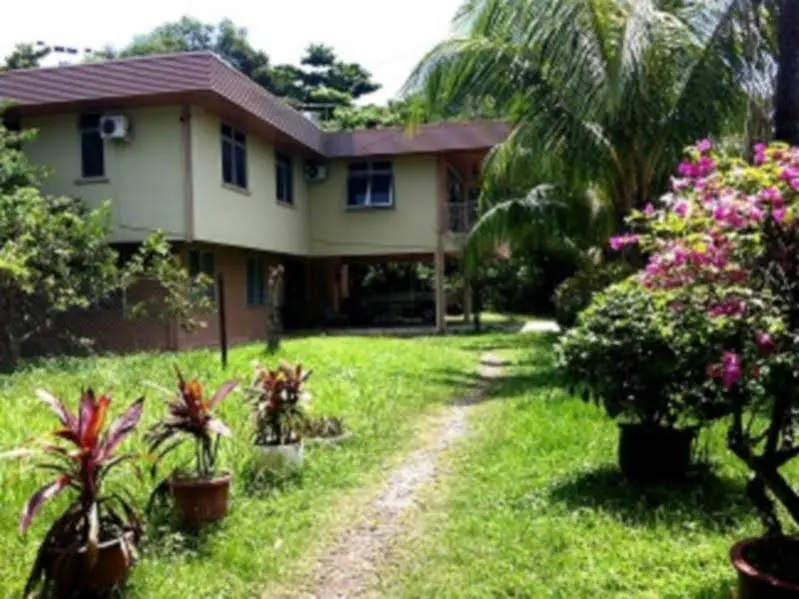 Borneo Beachouse Backpackers