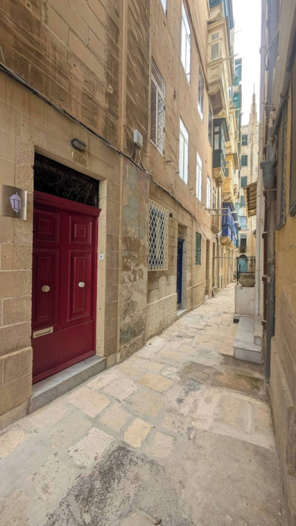 Apartment in Valletta by Ruwts