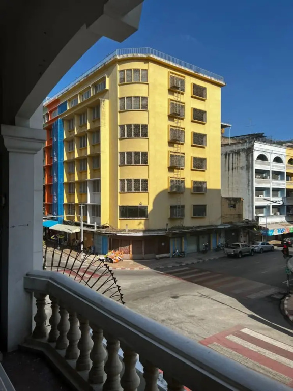 Standard Triple room with balcony