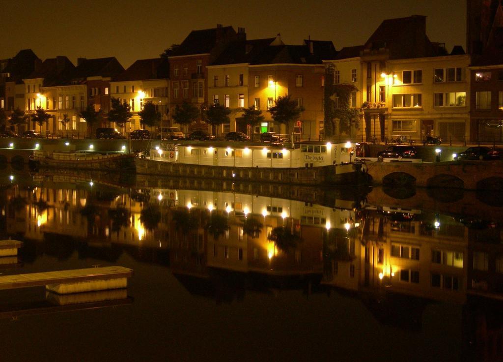 The Boatel by null