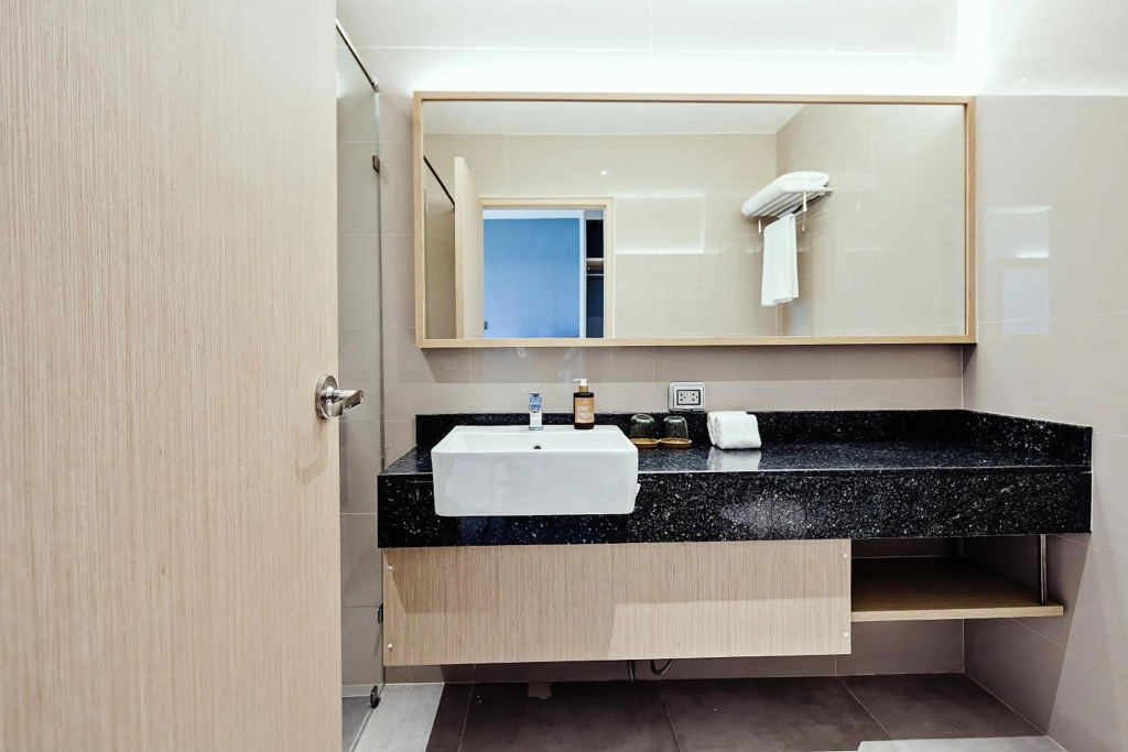 Отель Three Sukhumvit Hotel в Бангкоке