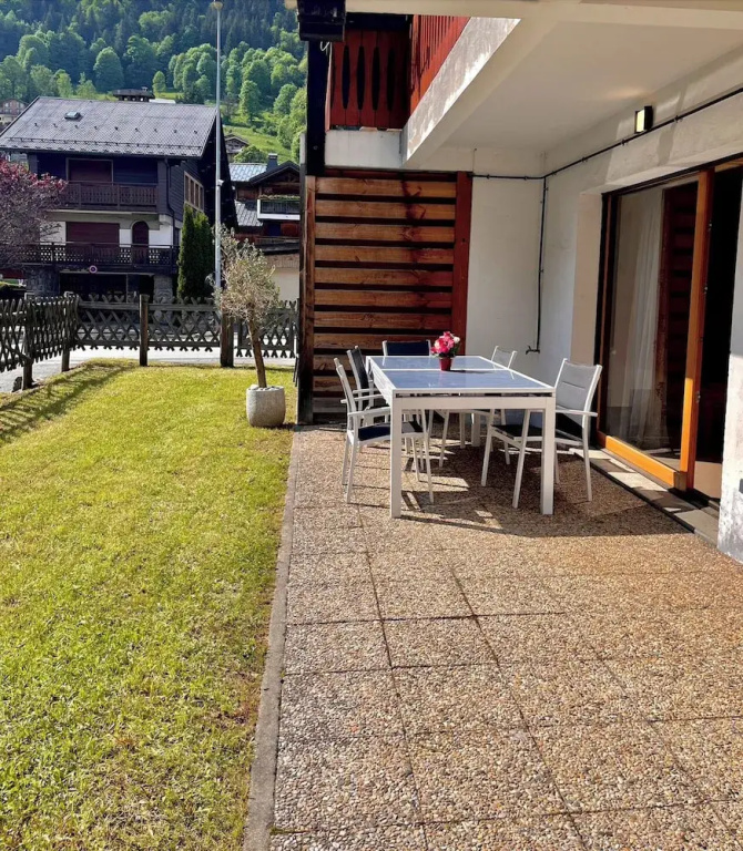 1 Bedroom Apartment with balcony and with mountain view