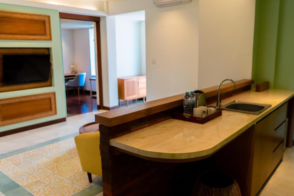 Fourteen Roses Boutique Hotel Legian