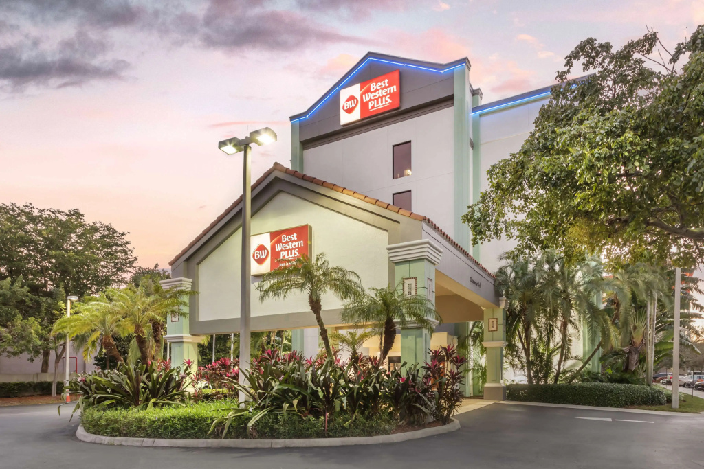 Best Western Plus Kendall Hotel & Suites
