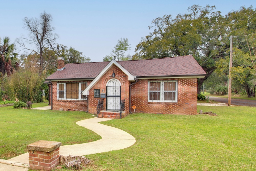 2 Mi to Downtown! Charming Home in Pensacola