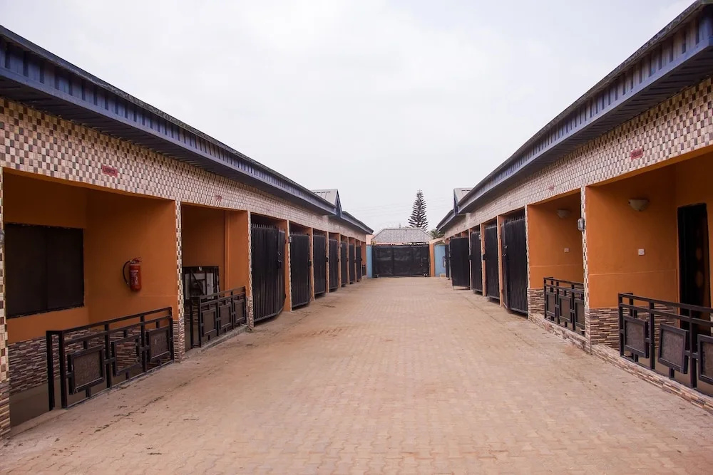 Lukham Crown Hotel