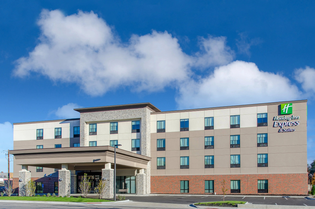 Holiday Inn Express & Suites Atchison by IHG