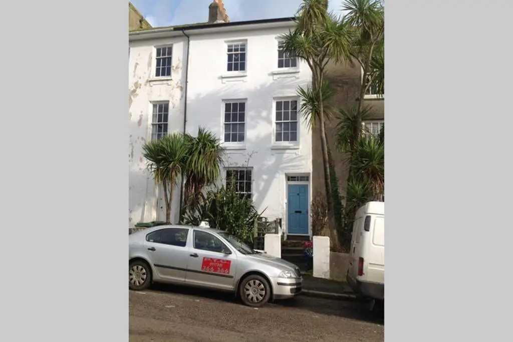 3 Bedroom 2 Bathrooms Apartment in Central Penzance