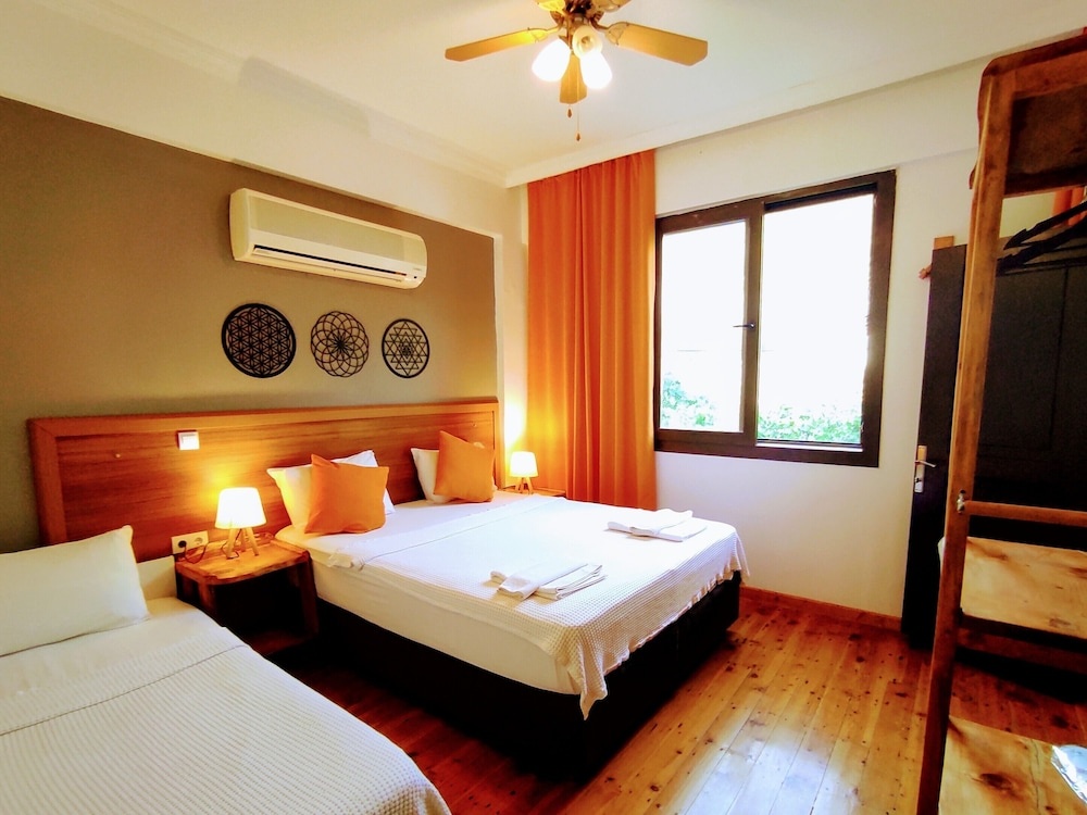 Standard Triple room with balcony
