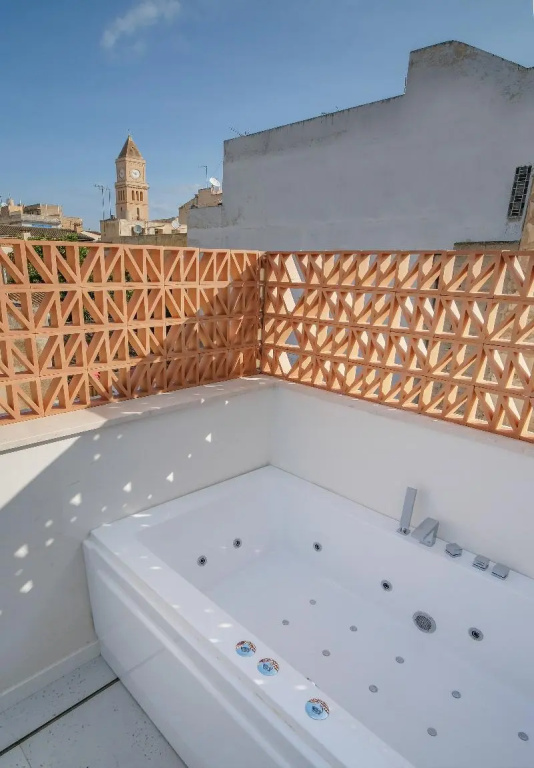 Standard Double room with balcony (full double bed)