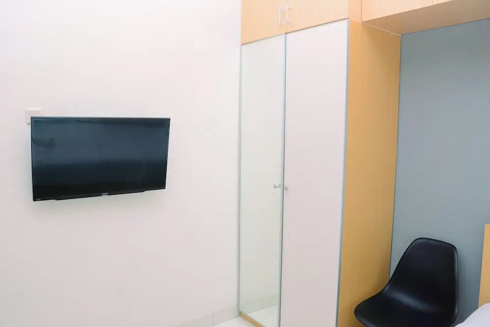 Affordable Room At Guesthouse Galuh Mas