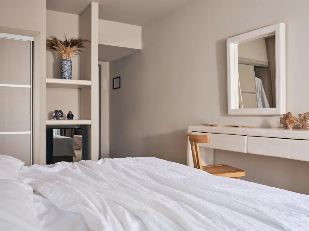 Deluxe Double room (full double bed)