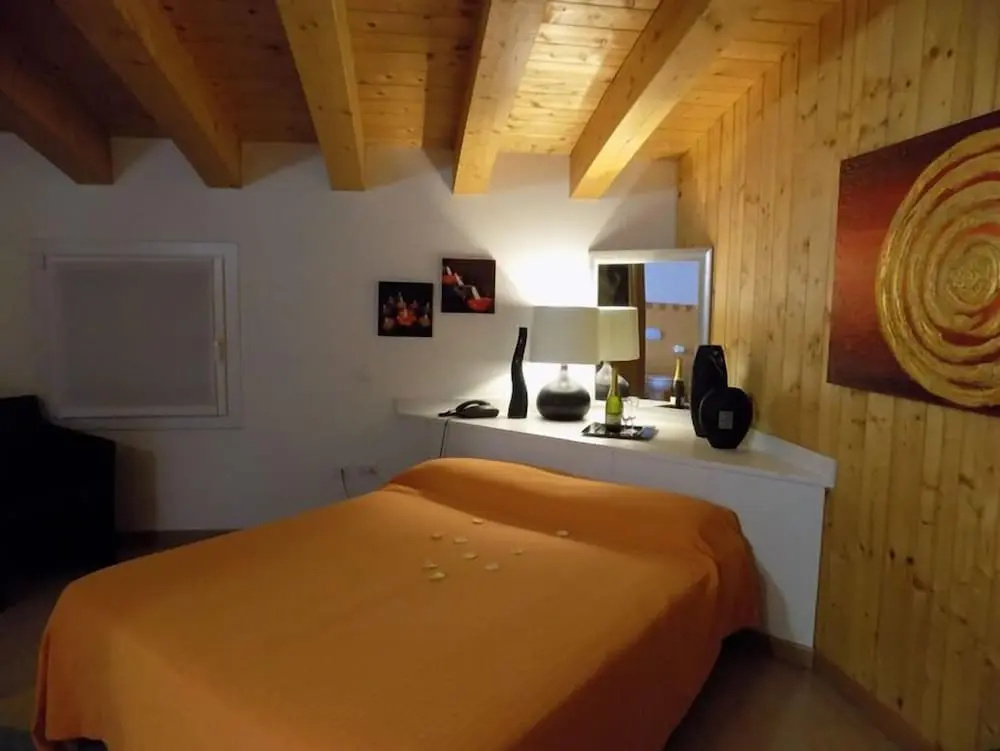 Comfort room with balcony