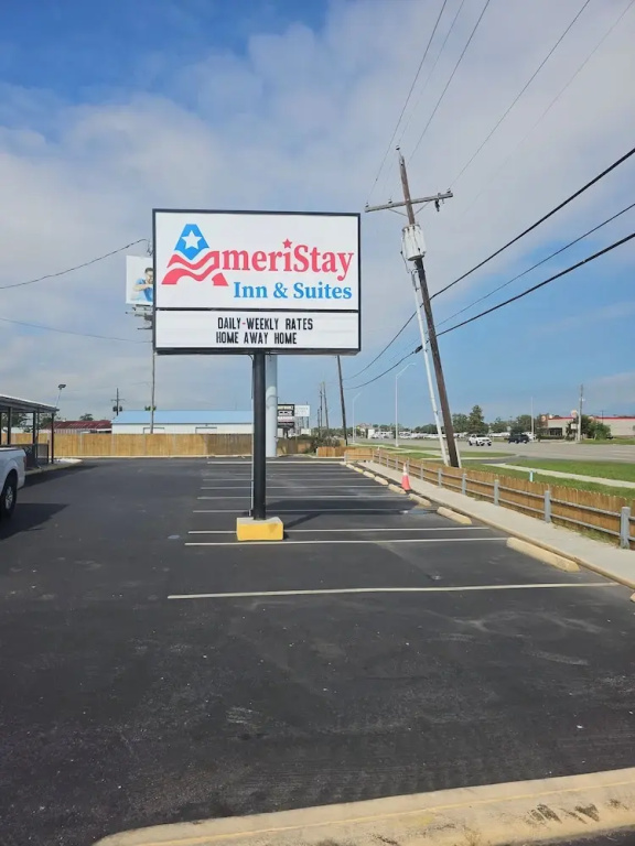 AmeriStay Inn &Suites