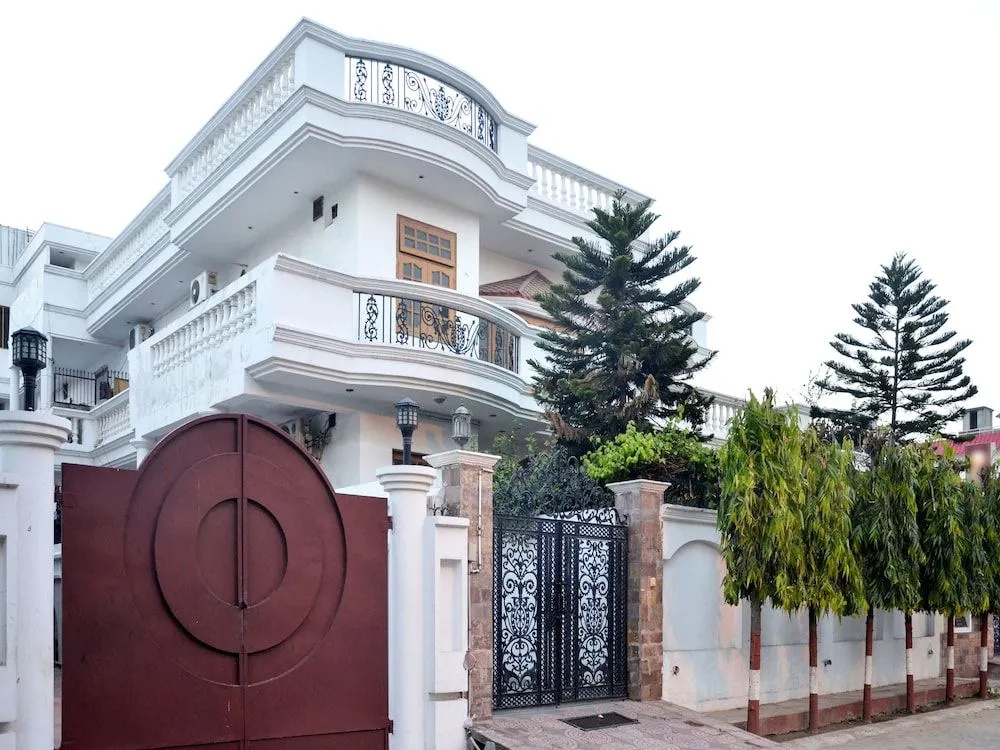 OYO 5634 IVY Stays - Manoj Pandey Chowk