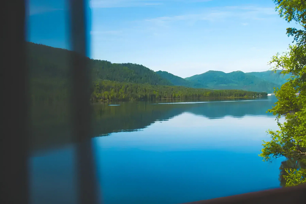 Коттедж с видом на озеро в Горное озеро