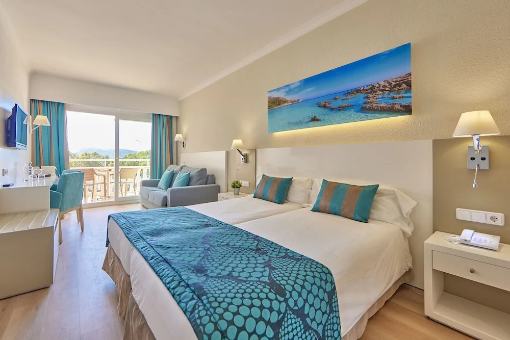 Comfort room with balcony and with partial sea view