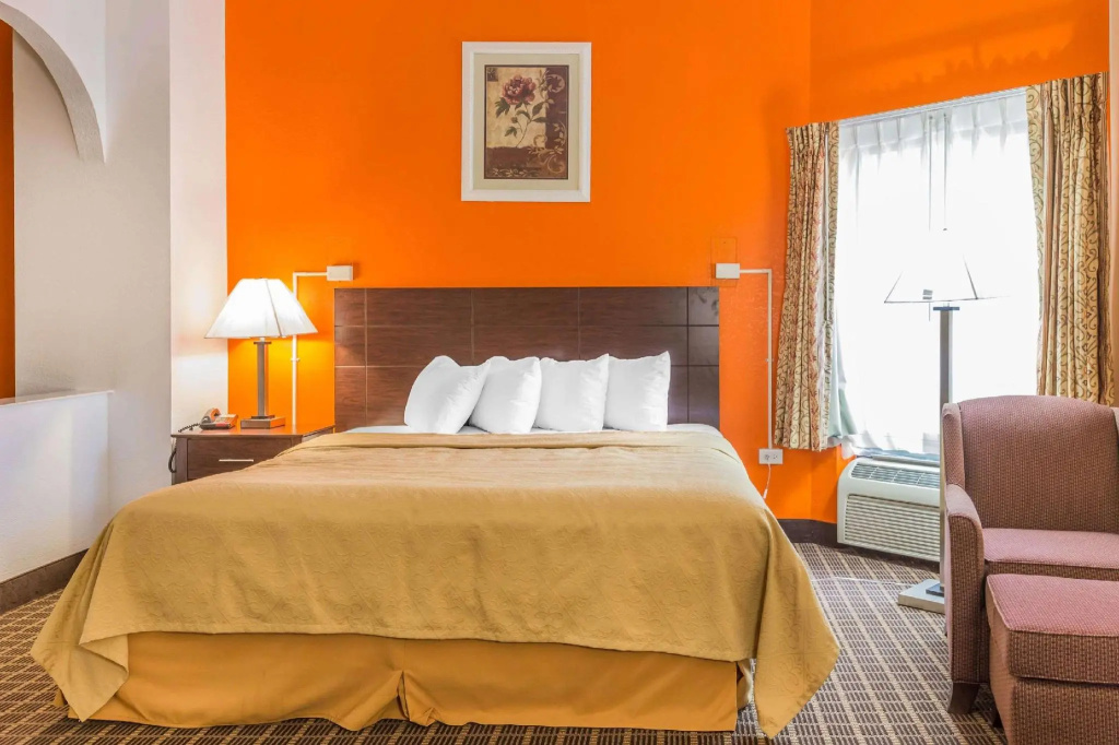 Double Suite (full double bed)