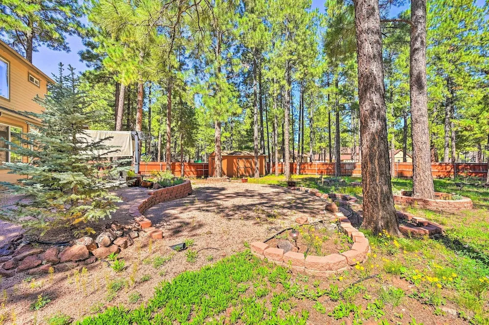 Quaint Flagstaff Retreat w/ Outdoor Dining!