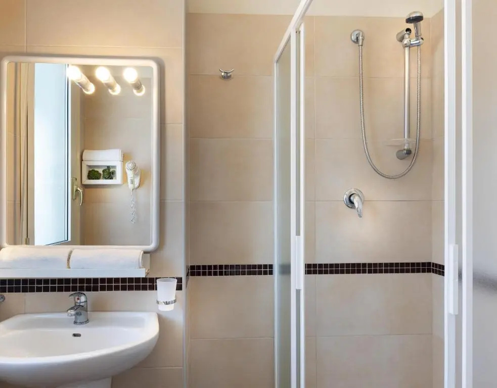 Classic Double room with sea view (full double bed)